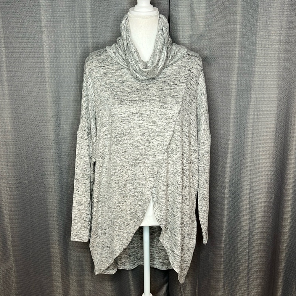 WONDERLAND BY ORANGE GRAY LONG SLEEVED ASYMMETRICAL BOHO COWL NECK SWEATER NWT